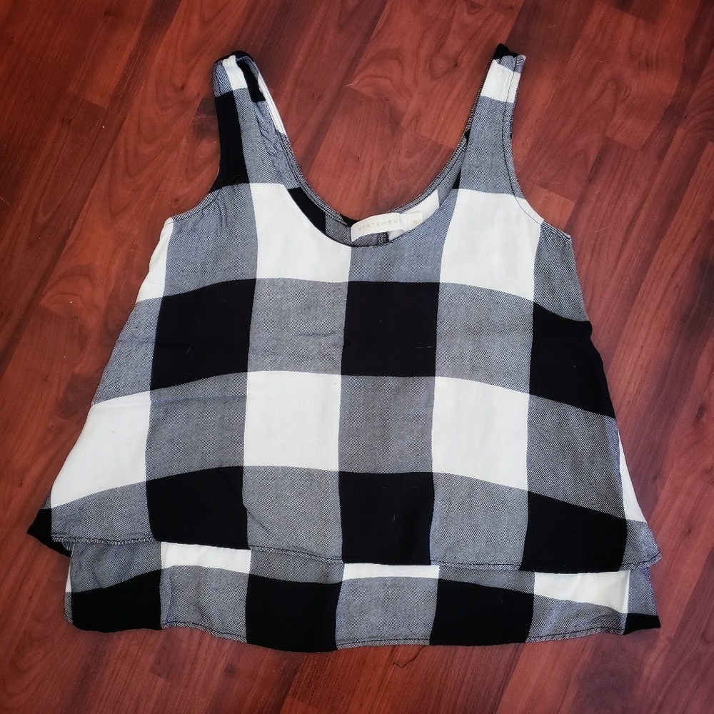 Statement NWOT sleeveless shirt with bow